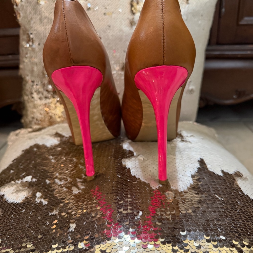 Heels - Picture 2 of 3